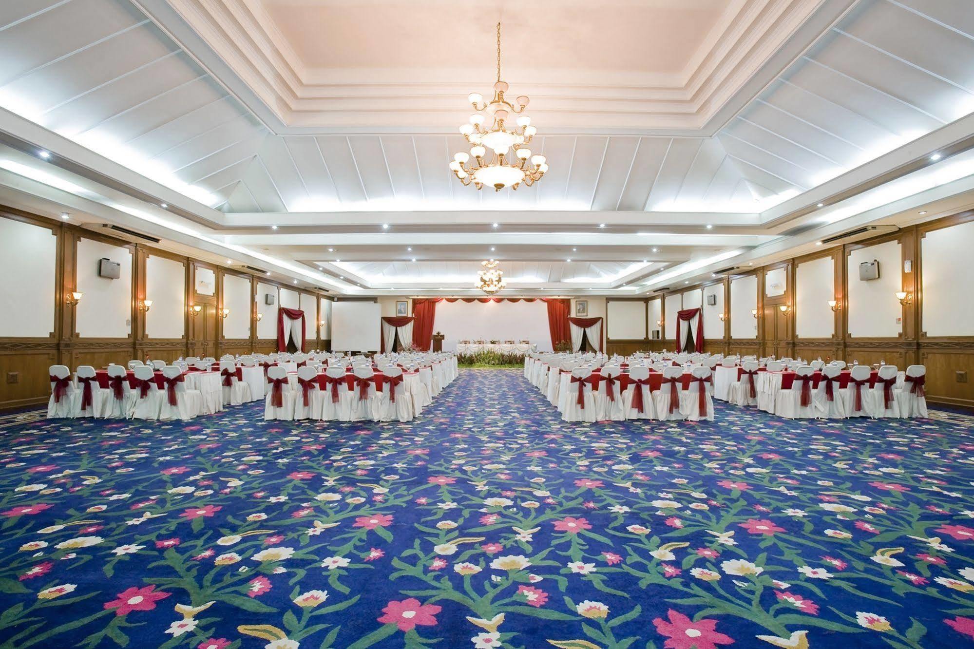 Grand Legi Hotel Mataram Exterior foto