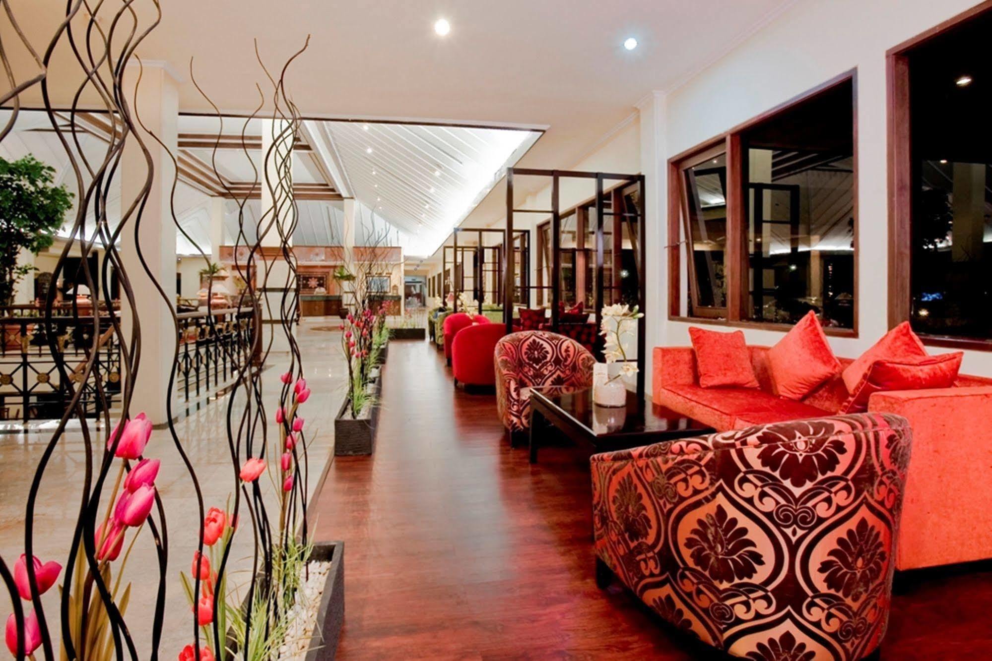 Grand Legi Hotel Mataram Exterior foto